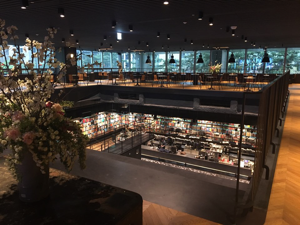 ▲포스코 타워 1층과 2층에 카페 ‘테라로사’가 입점했다. 양용비 기자 dragonfly@