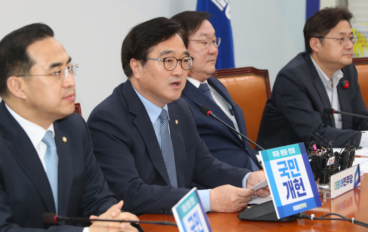 ▲더불어민주당 우원식 원내대표가 5일 국회에서 열린 정책조정회의에서 "야당은 더는 직무유기하지 말고 하루빨리 국회일정 복귀해서 민생법안처리 적극 협력해야 한다"고 발언하고 있다. (연합뉴스)