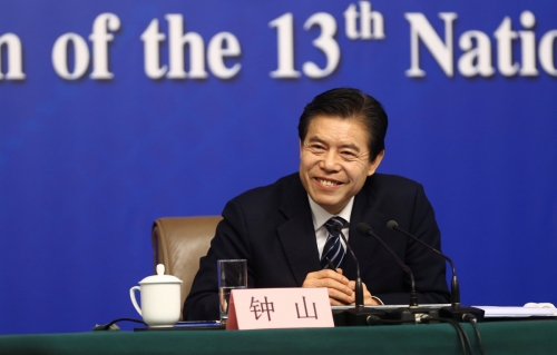▲중산 중국 상무부 부장이 3월 11일(현지시간) 베이징 전국인민대표대회에서 기자회견에 참석했다. 베이징/로이터연합뉴스
