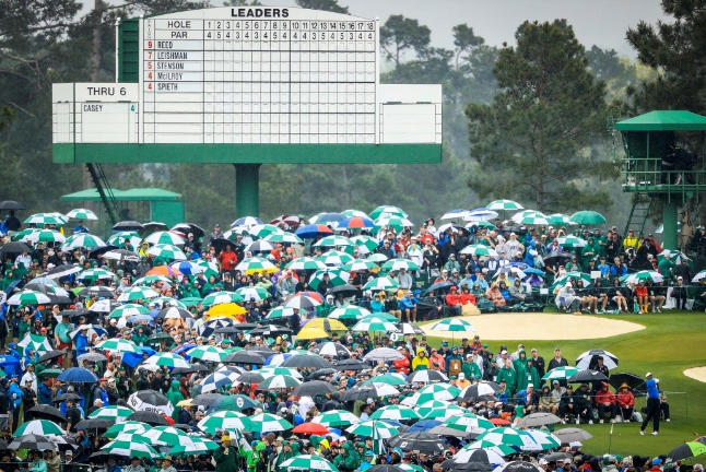 ▲타이거 우즈와 갤러리(사진=PGA)