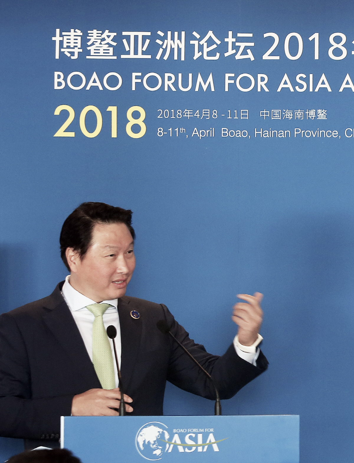 ▲최태원 SK회장이 9일 중국 하이난다오 BFA호텔에서 열린 보아오포럼의 ‘격변기 기업의 새로운 역할’을 주제로 한 조찬 포럼에서 강연하고 있다.   사진제공 SK그룹