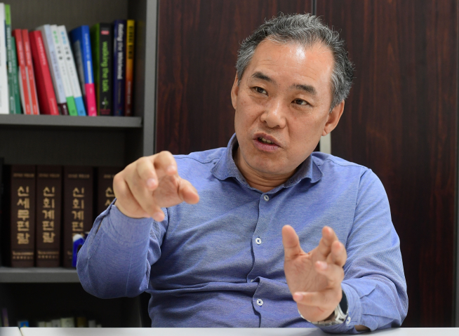 ▲최종만 신한회계법인 대표가 9일 서울 중구 퇴계로 사무실에서 이투데이와 인터뷰를 하고 있다. 고이란 기자 photoeran@