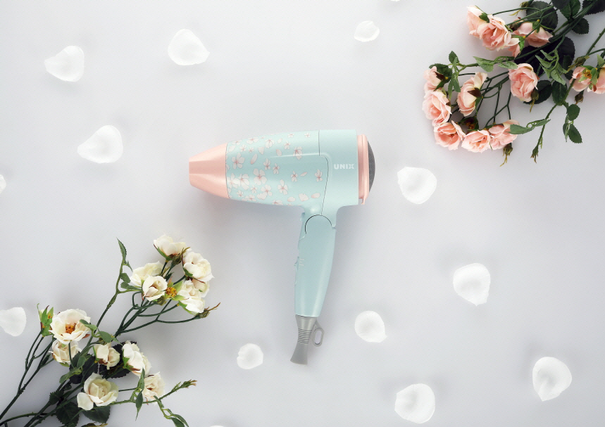 ▲유닉스 블루밍시리즈 헤어드라이어.