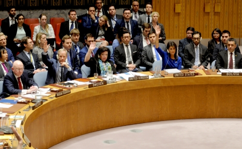 ▲유엔안전보장이사회 회원국들이 14일(현지시간) 뉴욕 유엔본부에 모여 시리아 공습을 규탄하는 러시아의 결의안 표결에 참여하고 있다. 뉴욕/UPI연합뉴스
