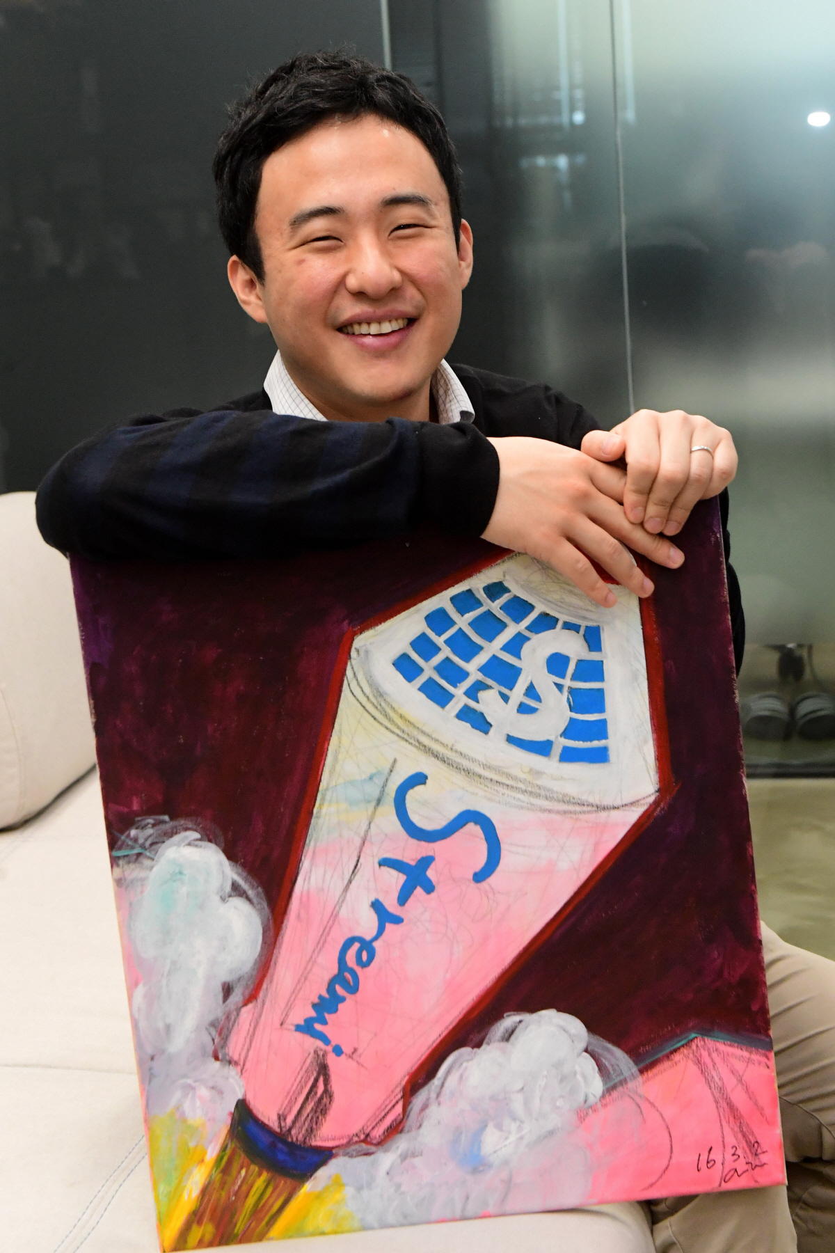 ▲이준행 고팍스 대표가 지난달 30일 서울 강남구 영동대로에 자리한 사무실에서 이투데이와의 인터뷰에 앞서 포즈를 취하고 있다. 사진=고이란 기자 photoeran@