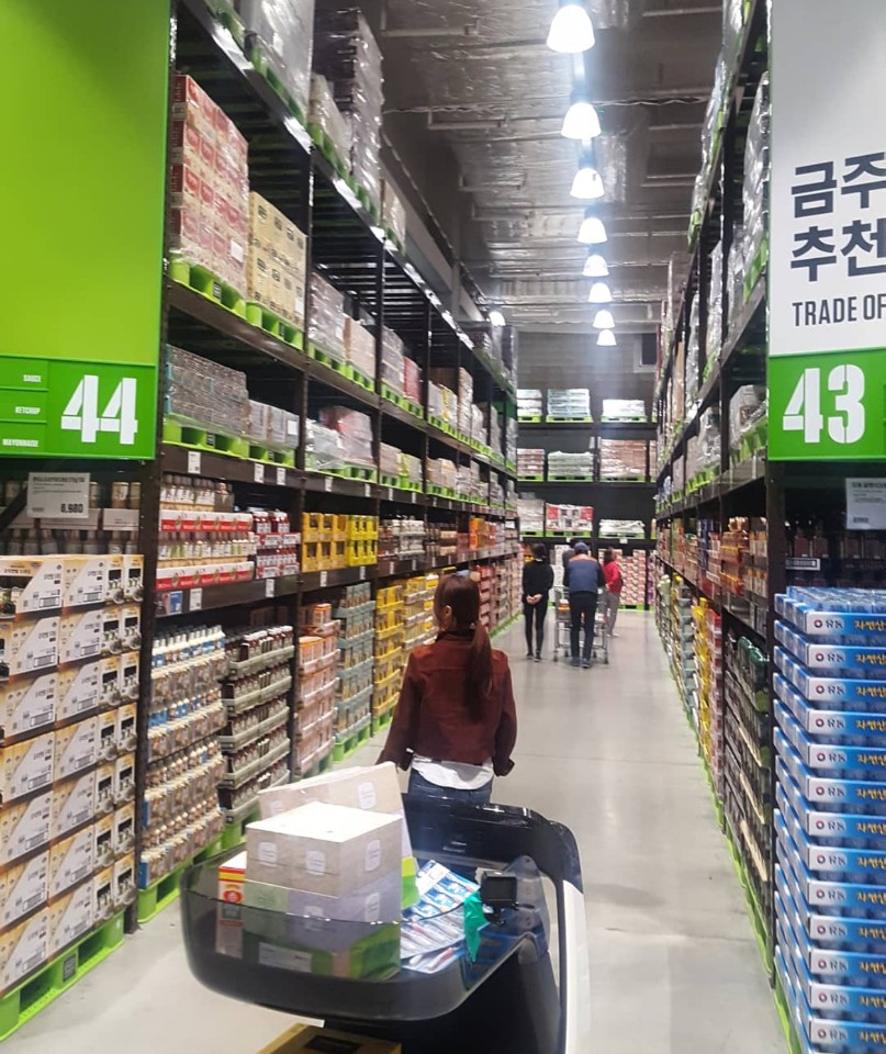 ▲17일 이마트 트레이더스 하남점에선 자율주행 카트 ‘일라이’의 시연 행사가 진행됐다. (사진=고대영 기자)