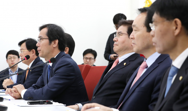 ▲자유한국당 김영우 민주당원 댓글조작 진상조사단장이 18일 오후 국회에서 민주당원 댓글조작 진상조사단 회의를 열고 발언하고 있다. 2018.4.18(연합뉴스)