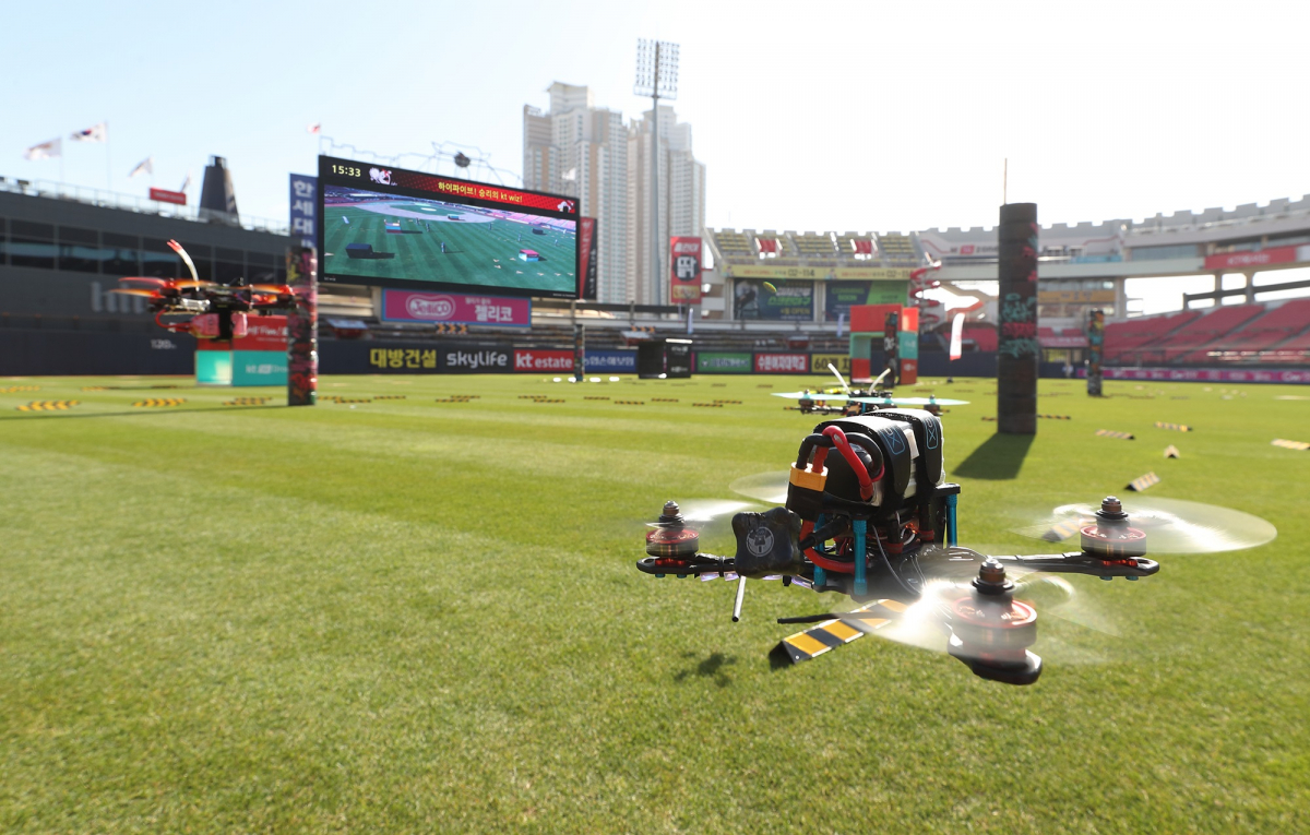 ▲KT가 세계최초로 LTE 모듈이 탑재된 레이싱 드론 시연에 성공했다.  (사진제공- KT)
