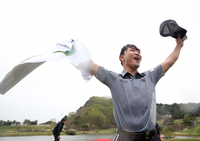 ▲우승한 뒤 파이팅을 외치는 전가람(사진=KPGA 민수용 포토)