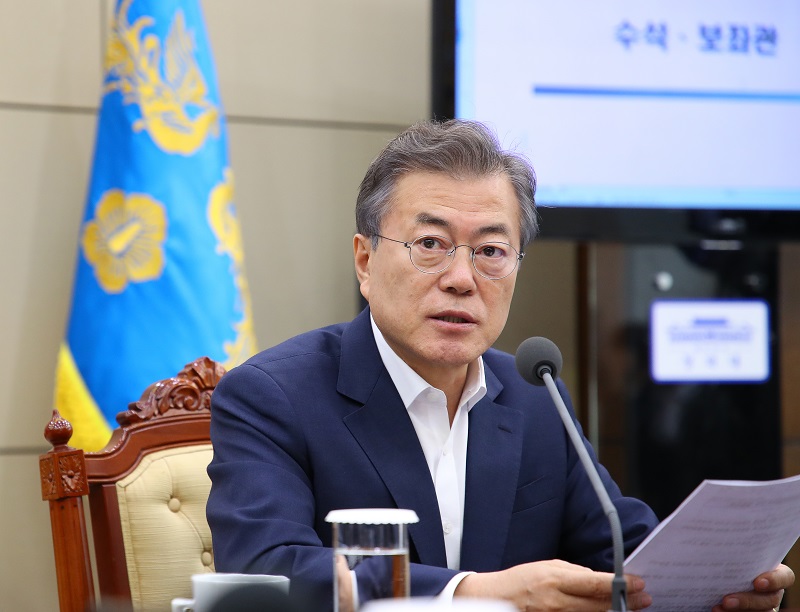 ▲문재인 대통령이 남북정상회담을 나흘 앞둔 23일 오후 청와대 여민관에서 열린 수석·보좌관 회의에서 남북정상회담 관련 발언을 하고 있다.(연합뉴스)