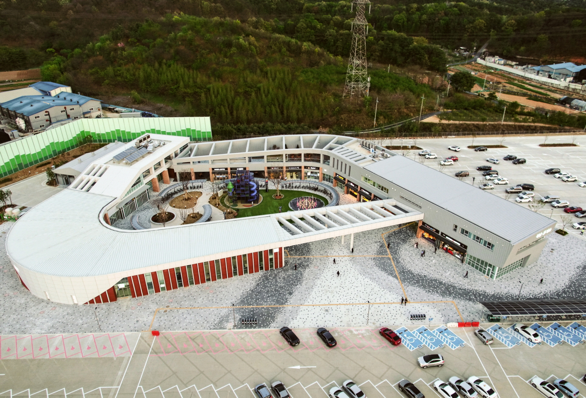 ▲대보건설이 23일 완공을 발표한 서해안고속도로 매봉휴게소 전경(사진=대보건설)