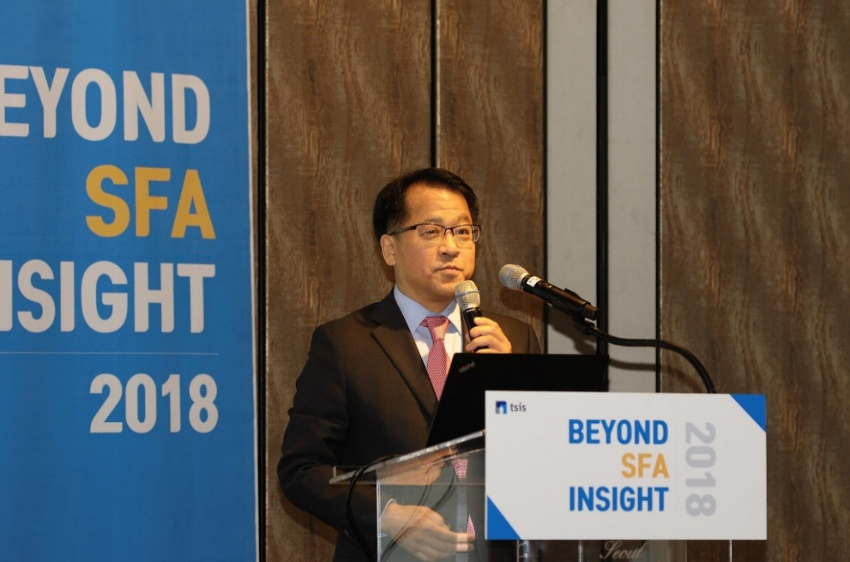 ▲‘BEYOND SFA INSIGHT 2018’ 컨퍼런스에서 발표 중인 티시스 최창성 대표(사진제공=태광그룹)