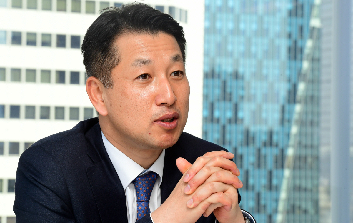 ▲김상태 미래에셋대우 IB1 대표가 서울 중구 수하동 미래에셋센터원에서 이투데이와 인터뷰 하고 있다. 그는 “지난해 실적 개선에 힘입어 올해 두 자리 수 성장을 기대한다”라고 자신했다. 오승현 기자 story@