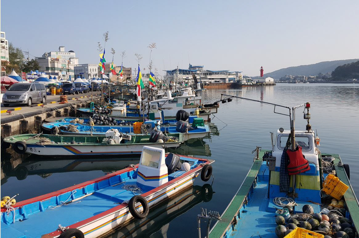 ▲봄 멸치로 유명한 부산 기장군의 대변항.