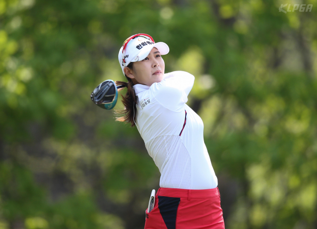 ▲캘러웨이 로그 드라이버를 사용하는 김지현