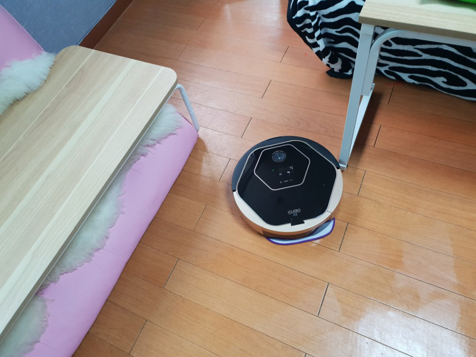 ▲유진로봇의 2018년형 로봇청소기 신제품 ‘아이클레보 A3’.