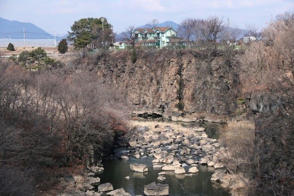 ▲한탄강지질공원 대교천 현무암협곡(사진제공=한국관광공사)
