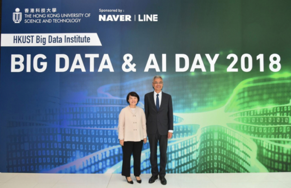 ▲한성숙 네이버 대표(왼쪽)와 웨이샤이 홍콩과학기술대학교 총장이 인공지능 연구소 개소식을 마치고 기념사진을 촬영하고 있다. (네이버)