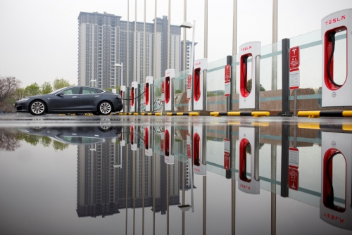 ▲베이징에 위치한 테슬라 전기자동차 충전소. 베이징/로이터연합뉴스
