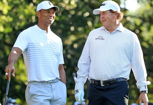 ▲한조에서 플레이하는 타이거 우즈와 필 미켈슨(우측)(사진=PGA)