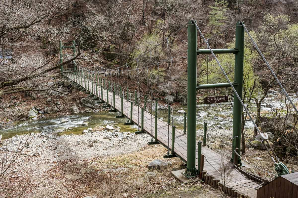 ▲수타사산소길 귕소 출렁다리 (사진제공=한국관광공사)