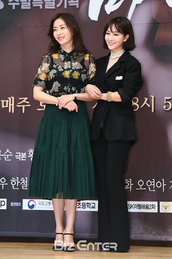 ▲송윤아, 손승우(사진=고아라 기자 iknow@)