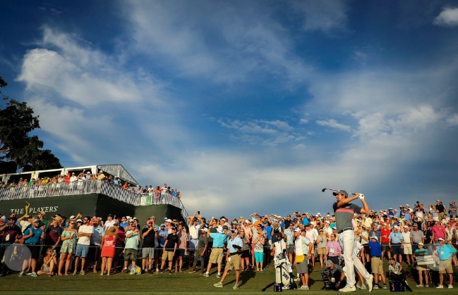 ▲우승자 웹 심슨의 샷과 갤러리들 (사진=PGA)