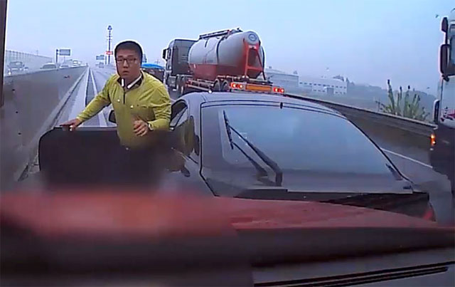 ▲'투스카니 의인' 으로 화제를 모은 한영탁 씨.(출처=유튜브)