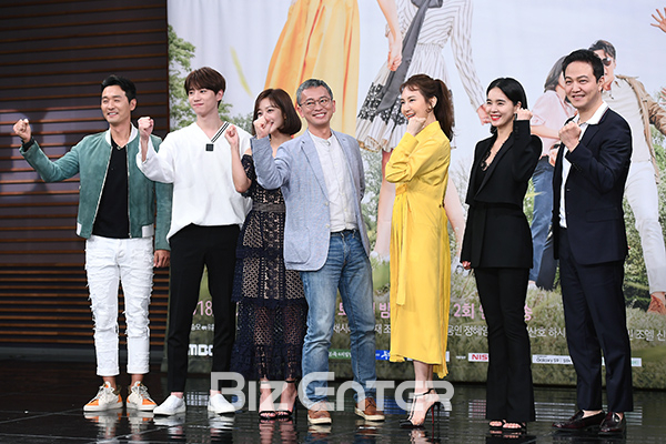 ▲이성재, 이준영, 조보아, 김민식, 채시라, 정혜영, 정웅인(사진=고아라 기자 iknow@)