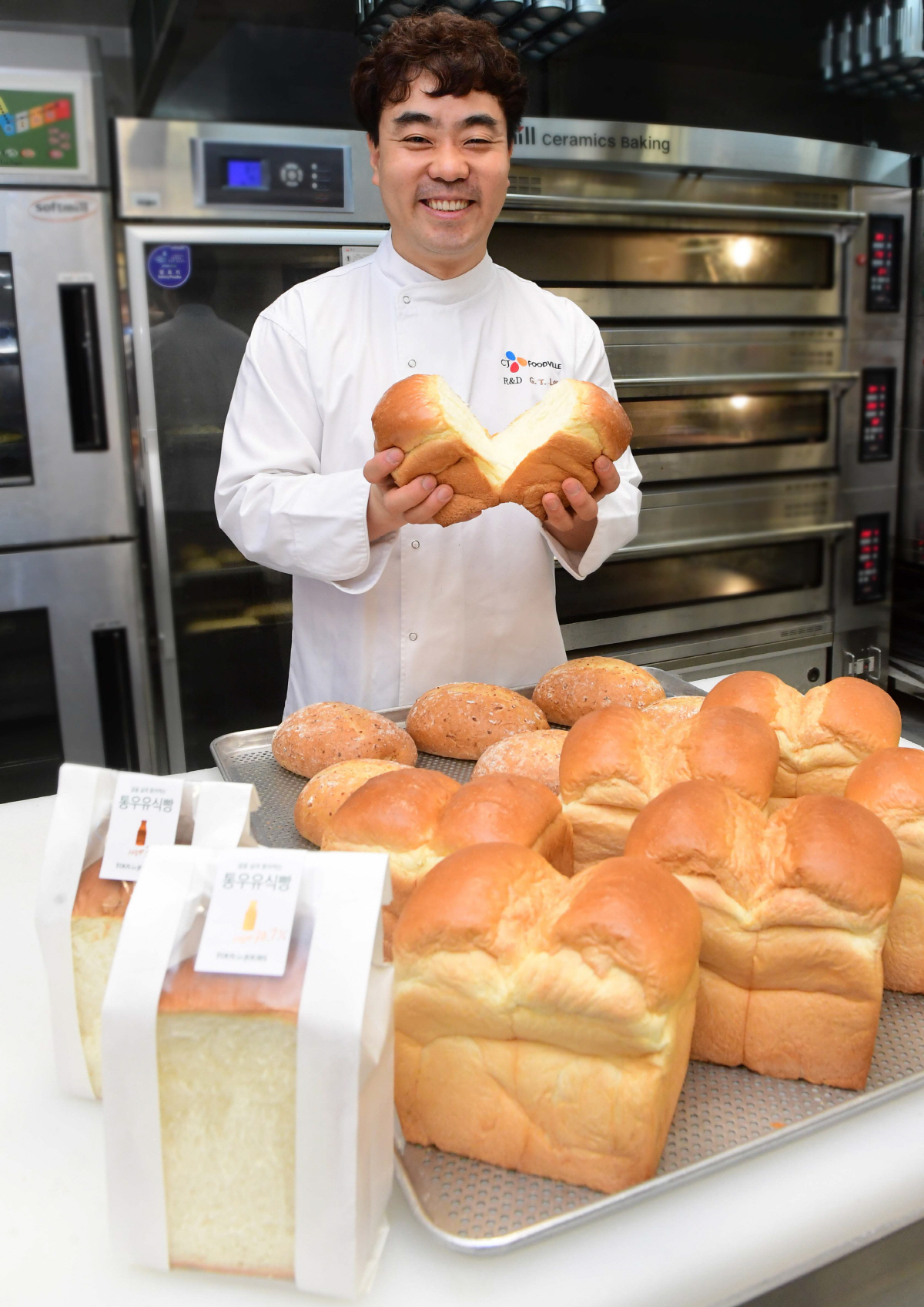 ▲뚜레쥬르 베이커리 연구소 이기태 제품개발팀장이 15일 서울 중구 CJ제일제당에서 이투데이와 인터뷰에 앞서 포즈를 취하고 있다. 고이란 기자 photoeran@