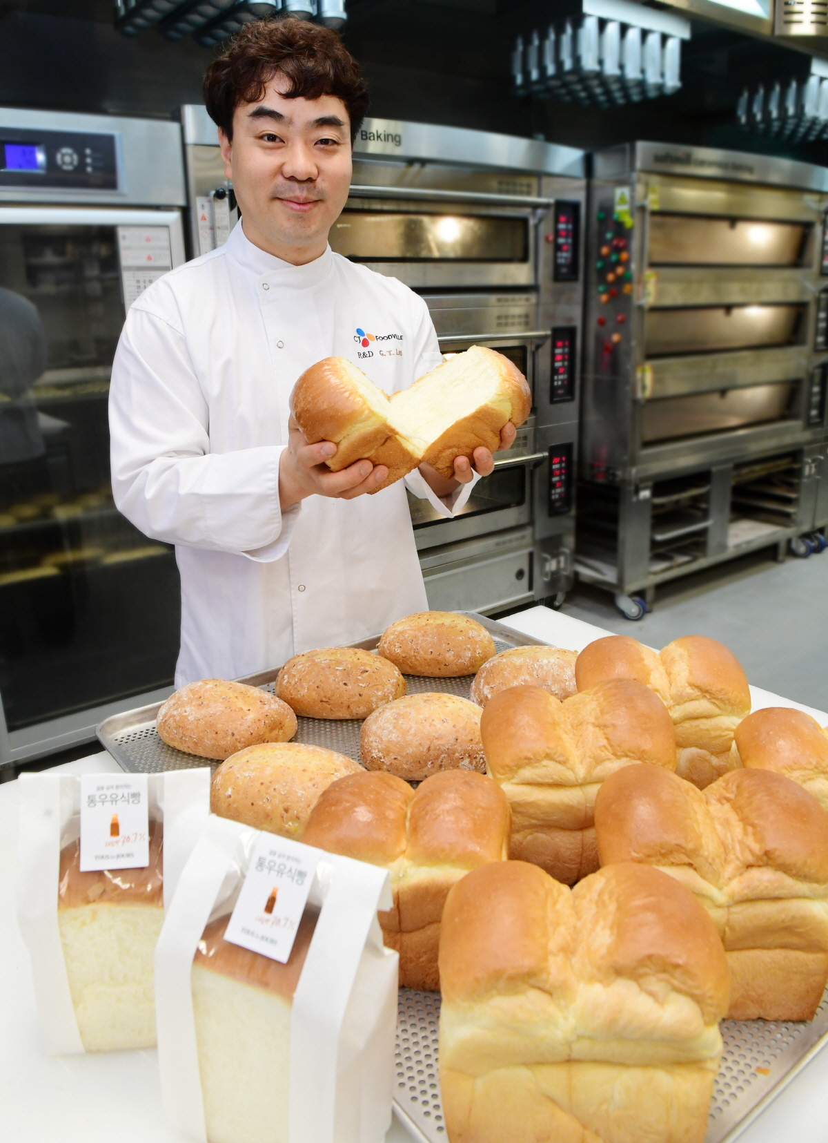 ▲뚜레쥬르 베이커리 연구소 이기태 제품개발팀장이 15일 서울 중구 CJ제일제당에서 이투데이와 인터뷰에 앞서 포즈를 취하고 있다. 고이란 기자 photoeran@