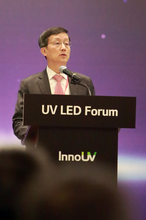 ▲박종석 LG이노텍 사장이 29일 개최한 ‘중국 UV LED 포럼’에서 참석자들에게 인사말을 하고 있다.(사진제공=LG이노텍)
