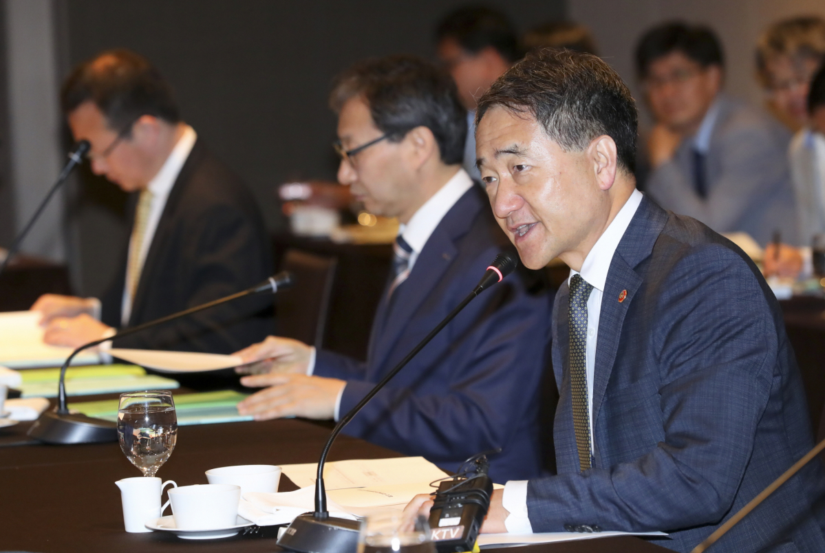 ▲박능후 보건복지부 장관이 30일 열린 국민연금기금운용위원회에서 발언하고 있다. (보건복지부)