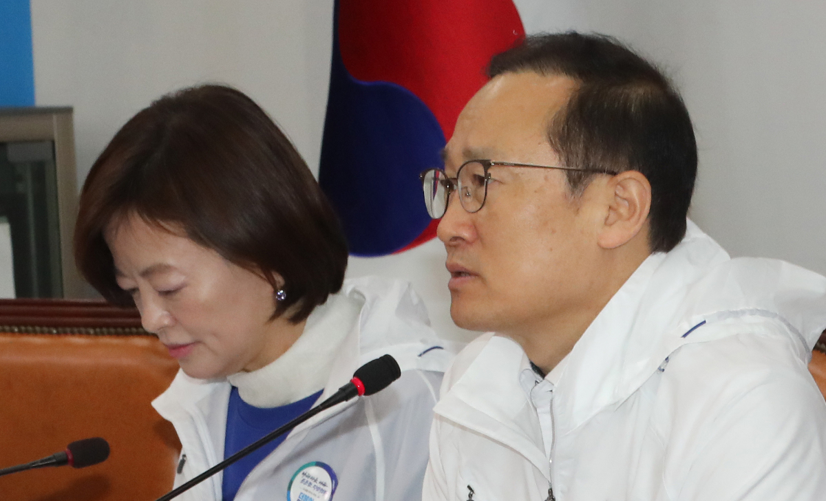 ▲더불어민주당 홍영표 원내대표가 31일 오전 국회에서 열린 정책조정회의에서 발언하고 있다. (연합뉴스)