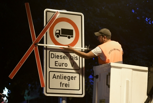 ▲독일 함부르크시가 31일(현지시간)부터 일부 도로에서 노후 디젤 차량의 운행을 금지한다. 함부르크/로이터연합뉴스
