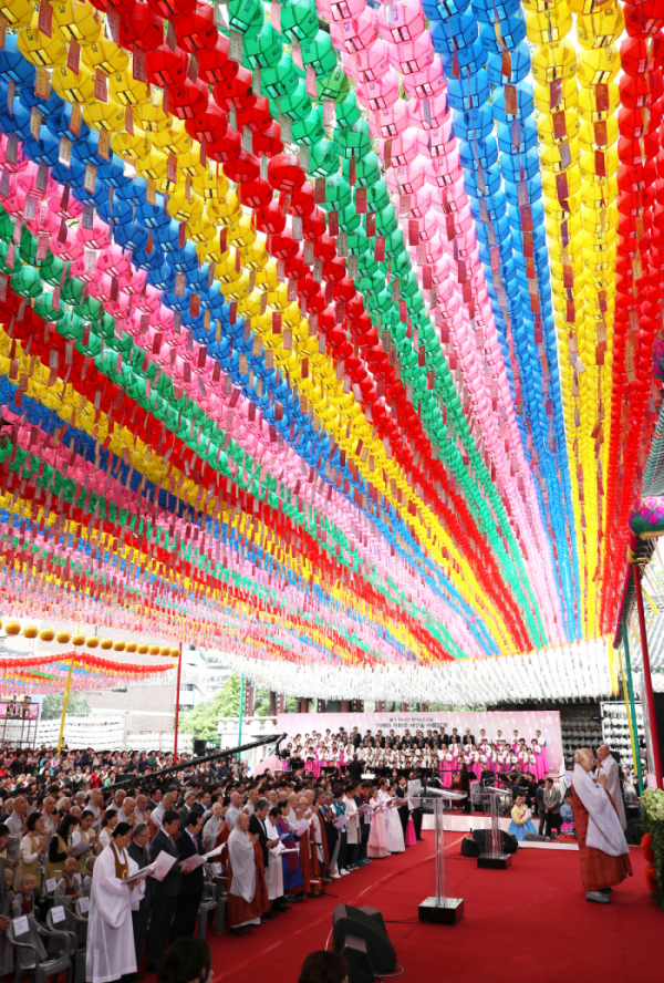 ▲부처님오신날인 22일 오전 서울 종로 조계사에서 봉축법요식이 열리고 있다. (연합뉴스)