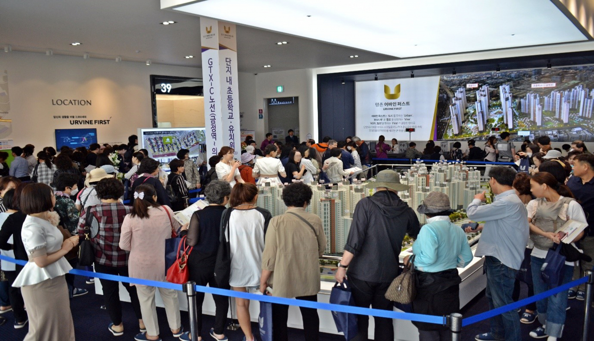 ▲평촌 어바인 퍼스트 견본주택 집객사진(사진=포스코건설 컨소시엄)