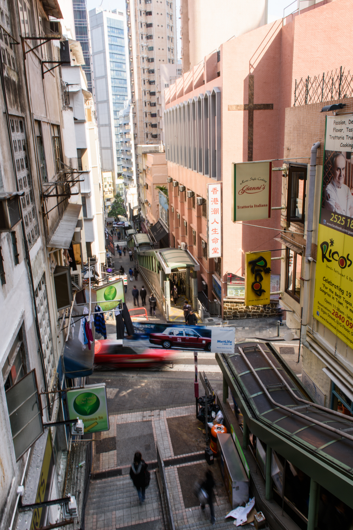 ▲미드레벨에스컬레이터 (사진제공=인터파크투어)