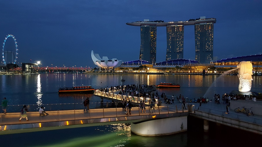 ▲싱가포르 현지 신문은 북미 정상회담 때 김정은 북한 국무위원장과 도널드 트럼프 미국 대통령이 마리나 베이 샌즈 호텔을 배경으로 기념촬영을 할 것이라고 2일 보도했다.    마리나 베이 샌즈 호텔은 트럼프 대통령의 후원자인 샌즈그룹 셸던 애덜슨 회장이 소유하고 있다.(연합뉴스)