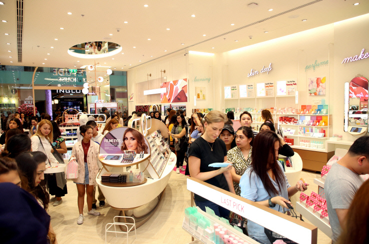▲에뛰드하우스 아시아 메이크업 브랜드 최초 중동 두바이몰 오픈 (사진제공=아모레퍼시픽 에뛰드하우스)