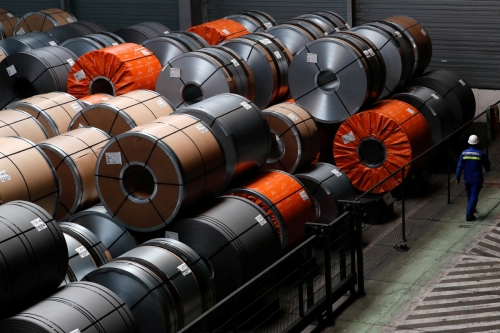 ▲벨기에 겐트에 위치한 세계 최대 철강회사 아르셀로미탈 공장에 금속 코일이 쌓여 있다. 겐트/로이터연합뉴스
