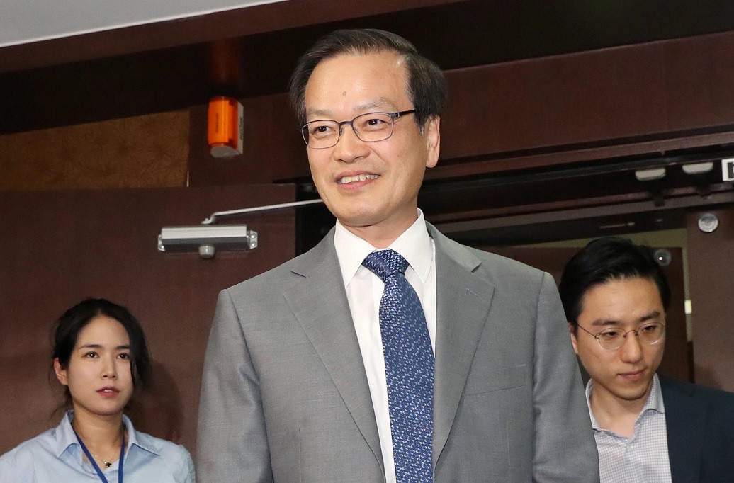 ▲'드루킹 사건' 특검에 임명된 허익범 변호사가 7일 오후 서울 서초구 사무실에서 나오고 있다.(연합뉴스)