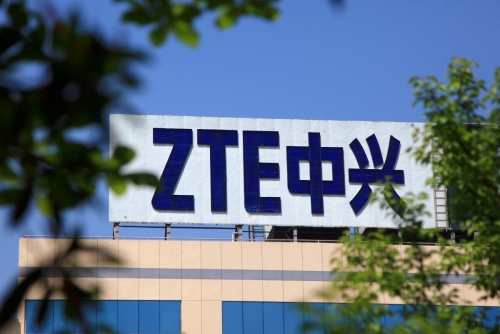 ▲중국 장쑤성 난징의 한 건물에 ZTE 로고가 있다. 7일(현지시간) 미 행정부는 ZTE에 대한 제재를 해제하는 데 합의했다고 발표했다. 난징/로이터연합뉴스
