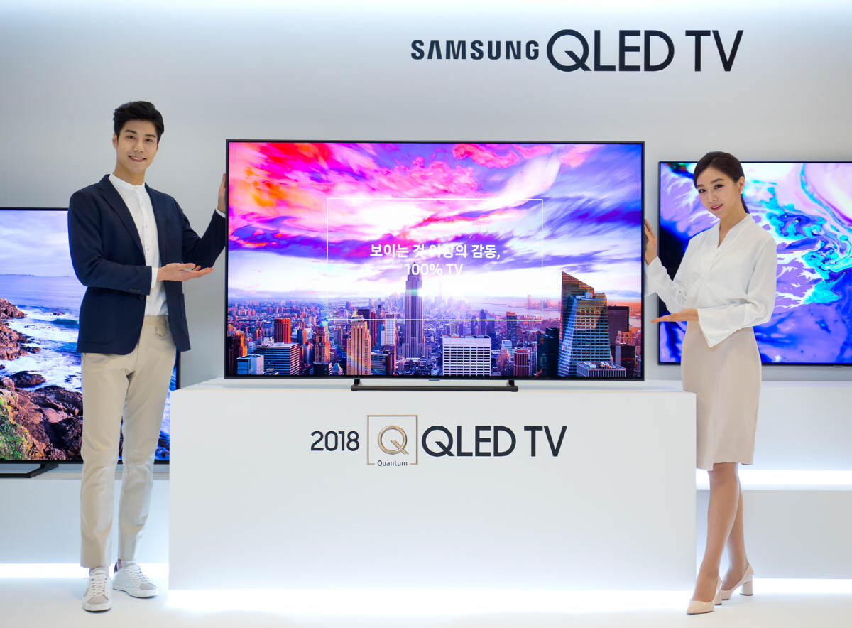 ▲삼성 QLED TV를 소개하고 있는 모델들 (사진제공=삼성전자)