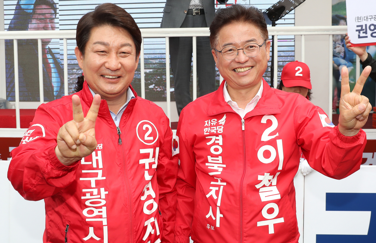 ▲자유한국당 권영진 대구시장 후보(왼쪽)와 이철우 경북도지사 후보.(연합뉴스)