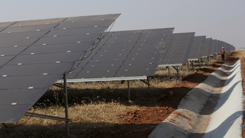▲인도 벵갈루루의 북쪽에 있는 파바가다의 태양광 발전소. 파바가다/AP뉴시스
