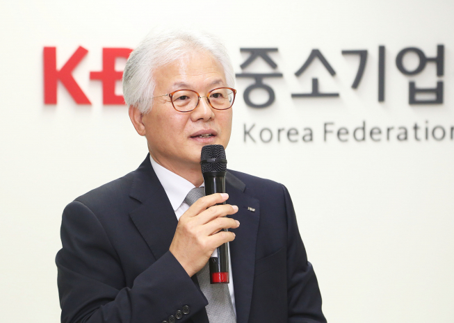 ▲최종삼 홈앤쇼핑 대표가 19일 기자들의 질문에 답하고 있다.(중소기업중앙회)