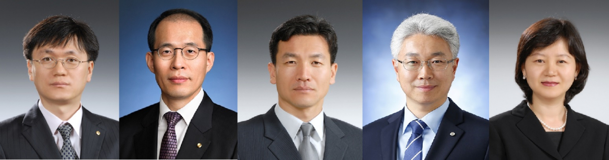 ▲한국은행은 20일 주요 부서장에 50대 초반의 인사들을 대거 전진배치 했다. 2급 인사도 부서장으로 발탁하는 등 전반적으로 2~3년 젊은 인사를 단행했다. 또 본부 최초로 여성 국장을 탄생시키며 유리천장을 깼다. 사진은 신임 본부 국장들로 오른쪽부터 김준한 국제협력국장, 김현기 공보관, 민좌홍 금융결제국장, 박양수 경제통계국장, 전태영 인사경영국장(이름순).(한국은행)