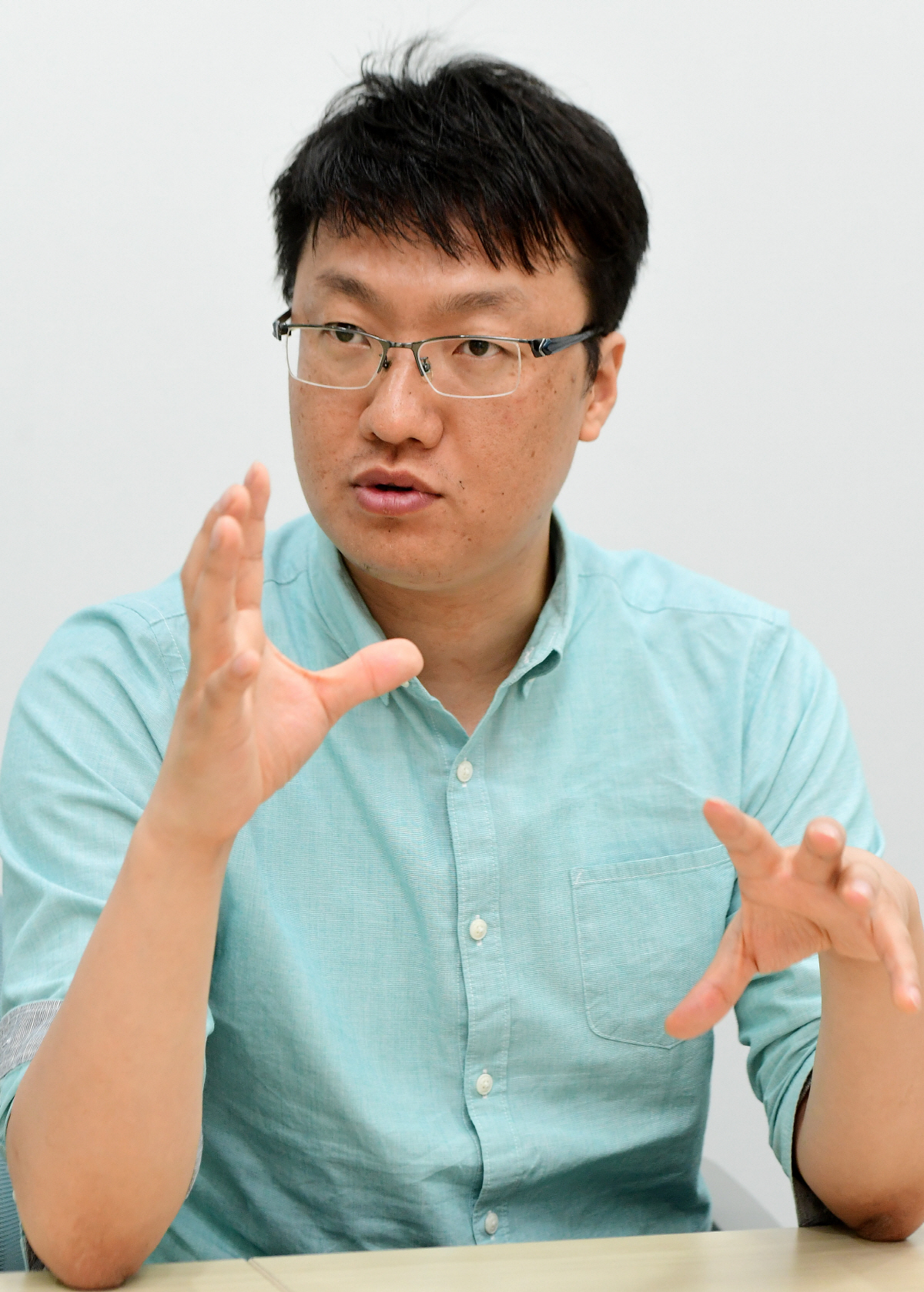 ▲“본래 P2P 금융이 태동할 당시에 주목받았던 ‘중금리 대출’이라는 기본에 충실하겠다.” 12일 한국P2P금융협회장에 선임된 양태영테라펀딩 대표가 최근 P2P 금융의 신뢰성에 대한 우려가 지속적으로 제기된 상황을 우려하며 본연의 기능에 대해 강조하고 있다. 고이란 기자 photoeran@