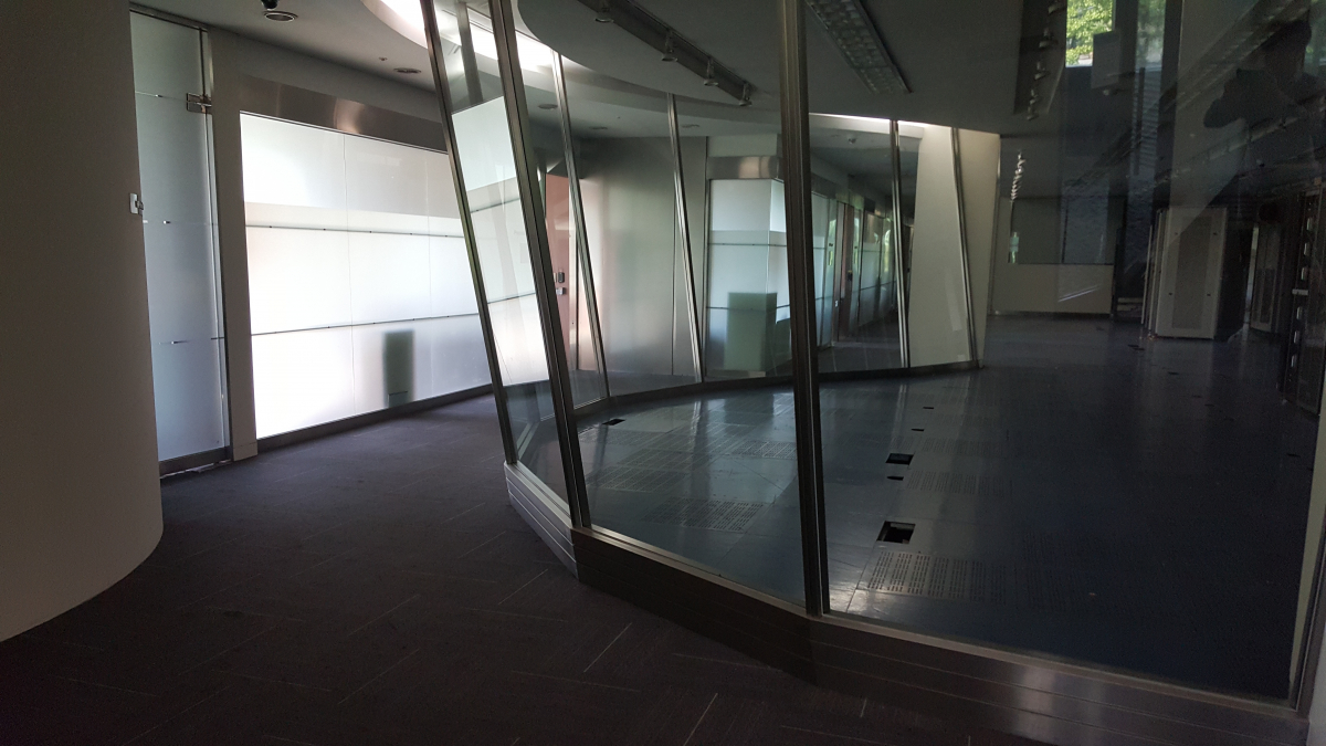 ▲22일 방문한 여의도 HP빌딩의 2층 모습. 이 층에는 입주한 회사가 없어 한 층 전체가 공실로 남아있다. 